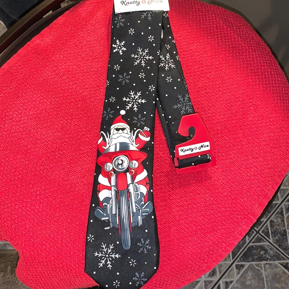 Santa Christmas Tie NWT